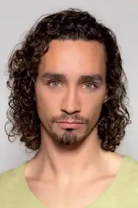 Robert Sheehan